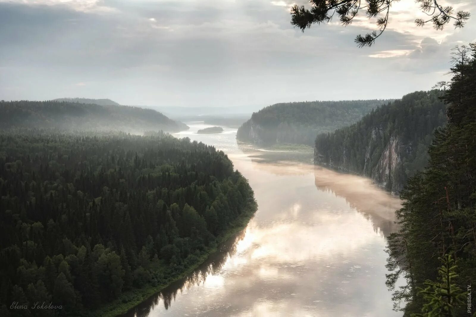 Река вишера пермский край. Река вишера пермский. Река вишера пермский. Река вишера пермский край. Пермский край река вишера камень писаный.