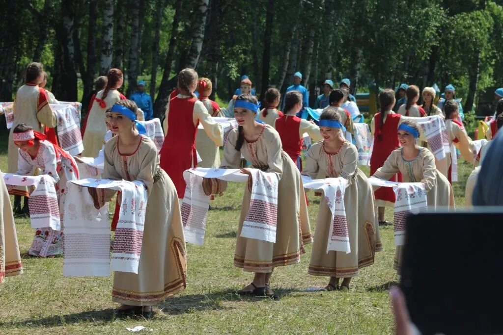 Родник народ. Родники Алтая фестиваль. Межрегиональный фестиваль русского фольклора «Родники Алтая». Родники Алтая праздник. Родники Алтая ярмарка.