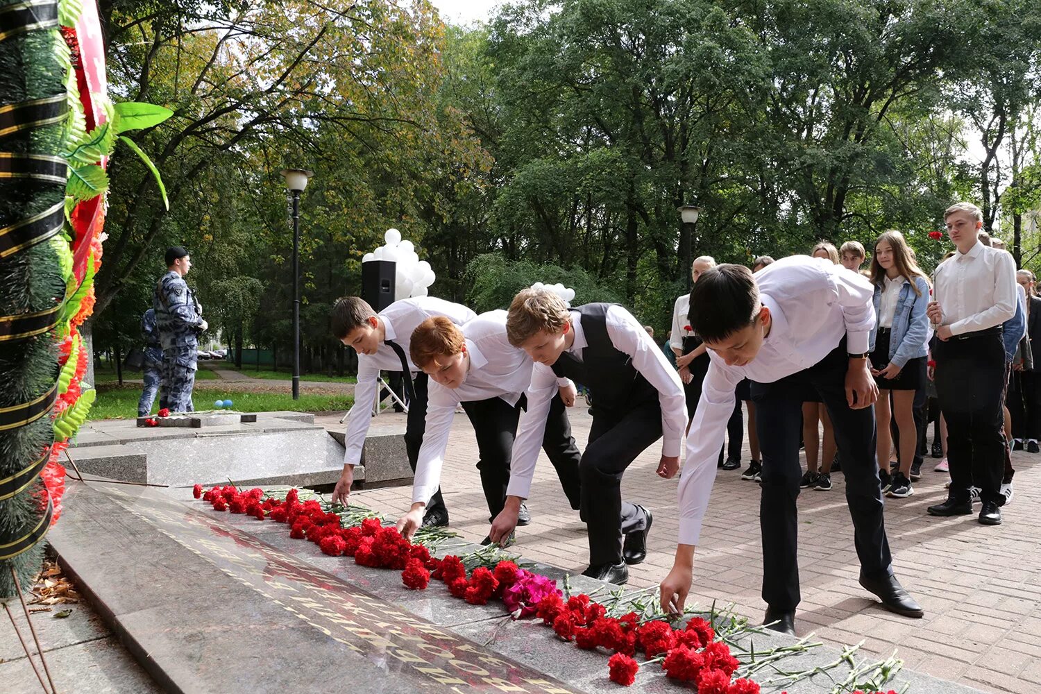 Свеча памяти жертв теракта. День памяти в школе.