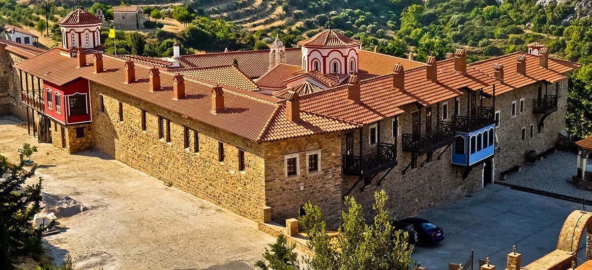 Само на греческом. Салоники монастыри. Фрески монастырь Влатадон Салоники. Church Megali Panagia Ретимнон. Монастырь рядом с Салониками.