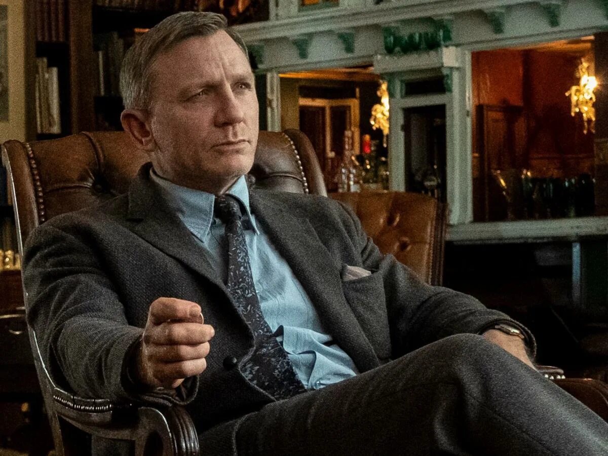 Daniel craig knives out. Крейг детектив. Детектив ножи дэниел крейг. Детектив ножи дэниел крейг. Детектив ножи дэниел крейг.