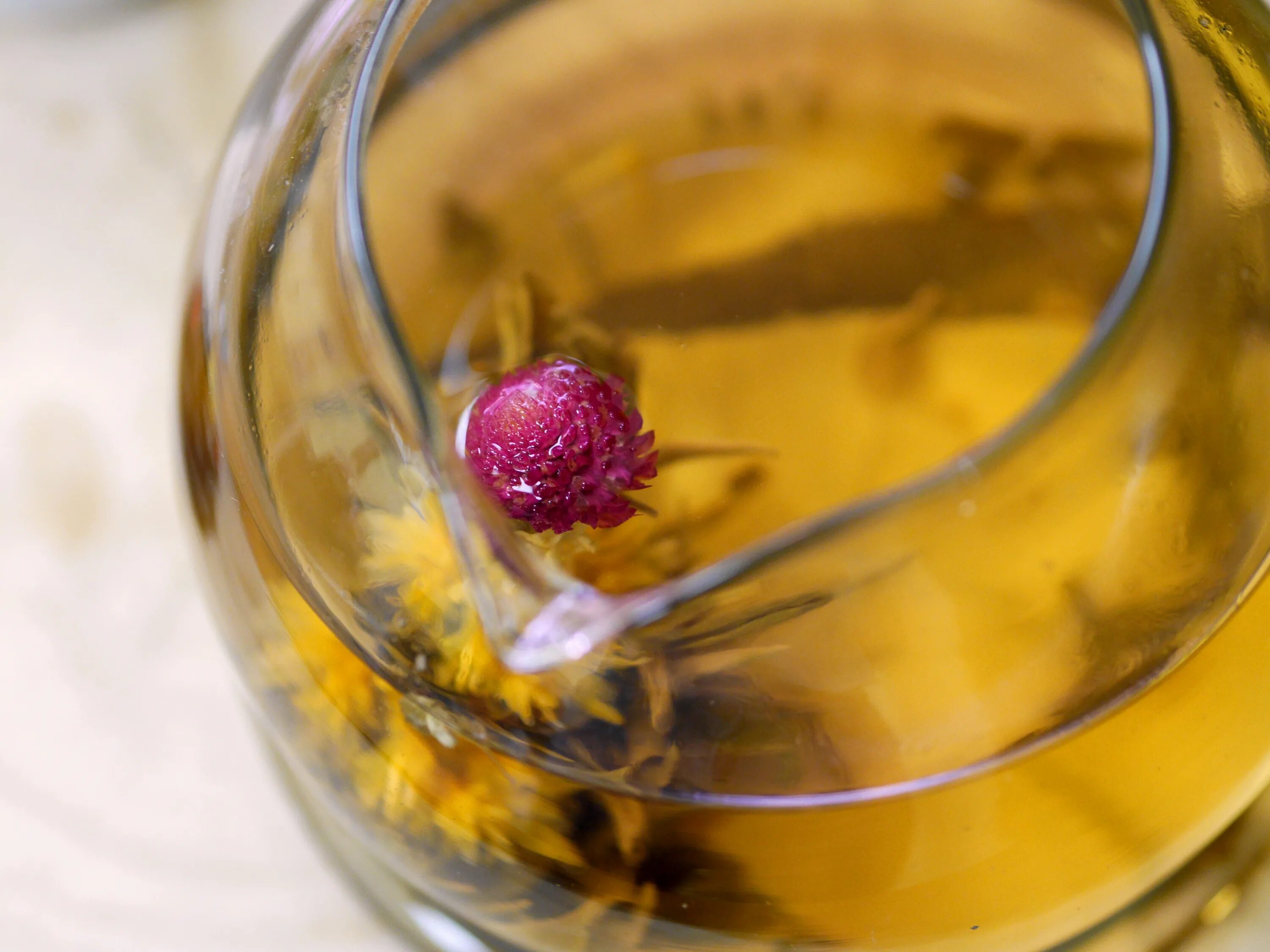 Заварка для цветов. Связанный чай. Чайный цветок. Чайный цветок как заваривать. Связанный чай в бокале.