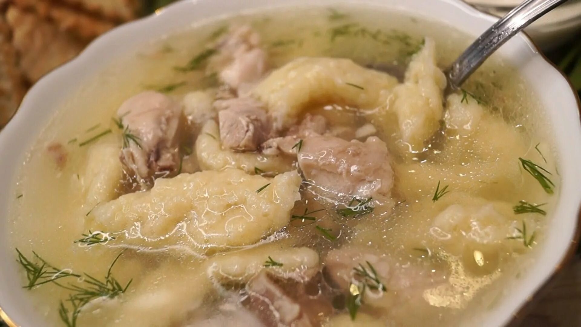 Дома едим, пока карантин!": Халтам дулх: мясо и галушки с крепким бульоном - МОО