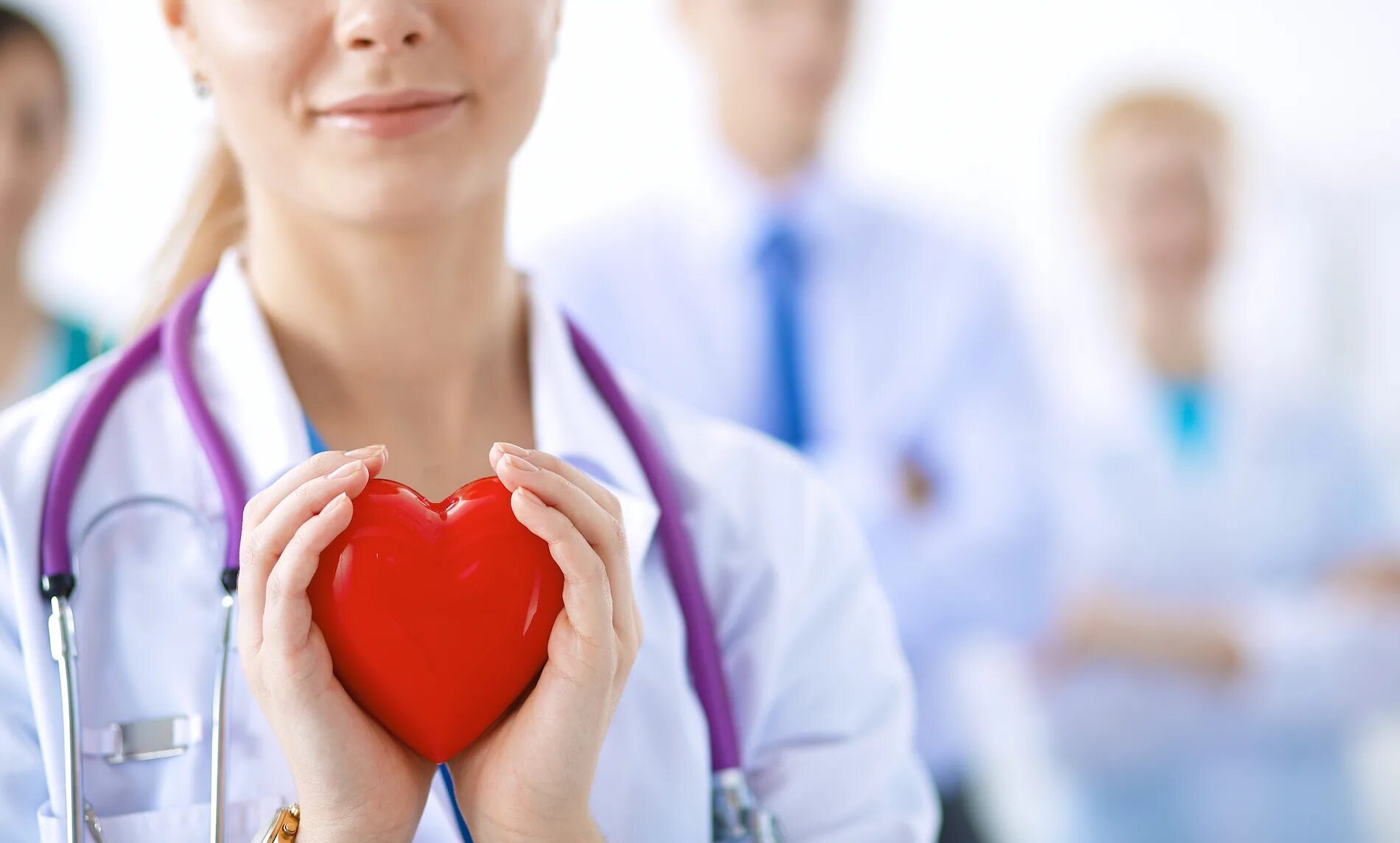 Врач сердце. Здоровье сердца. Здоровый пациент. Здоровое сердце.