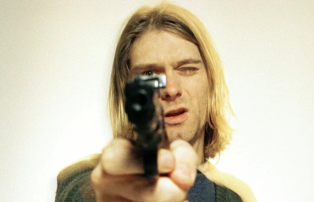 курт кобейн с ружьем