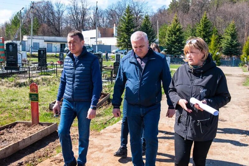 Новости про нижнекамск. Кладбище Нижнекамск. Нижнекамское городское кладбище. Городское кладбище город Нижнекамск. Мичуринское городское кладбище директор.