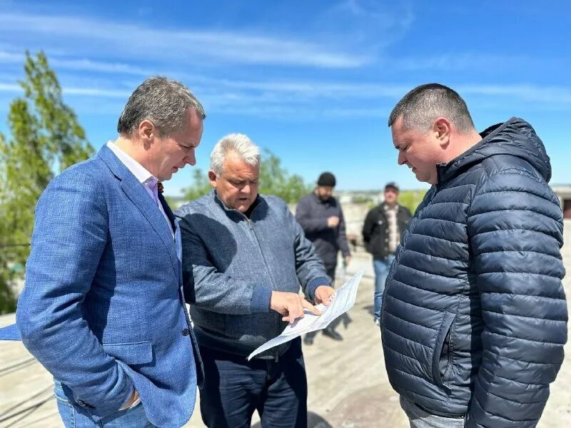 Кравцов приехал в псков. Нашелся министр. Нашелся министр. Нашелся министр. Главный врач омской больницы александр мураховский.