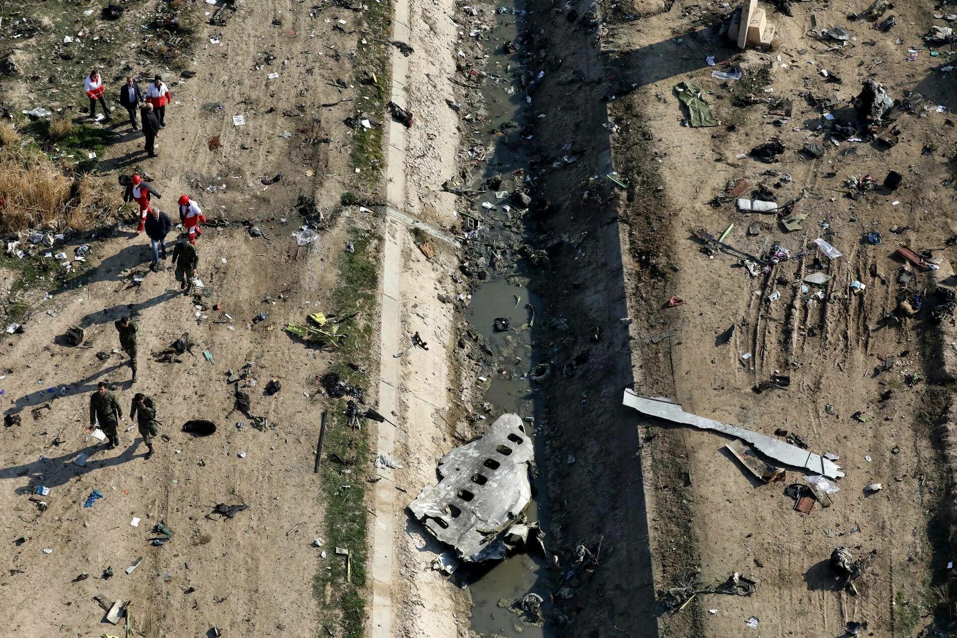 Место авиакатастрофы. Крушение самолета Boeing 737 в Иране. Боинг 737 Southwest крушение.