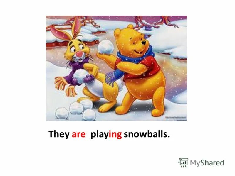 дети играют в снегу. люди играющие в снежки. Are playing snowballs. одни парни играют в снежки. Are playing snowballs.