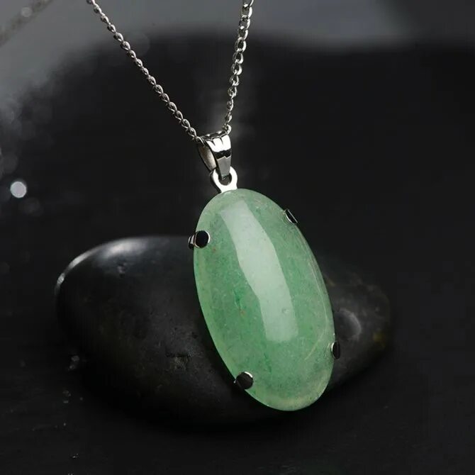 авантюрин зеленый. минерал фуксит авантюрин. авантюрин зеленый камень магические свойства. уральские самоцветы авантюрин зелёный. камень авантюрин тёмно зелёный.