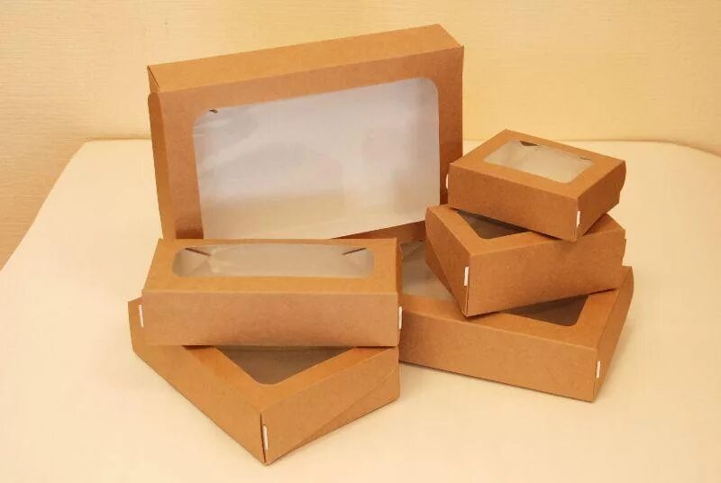 Крафт коробка с окошком 120х100х60мм. Коробки и упаковка для кондитерских изделий. Картонные коробки с окошком. Коробка для десертов.
