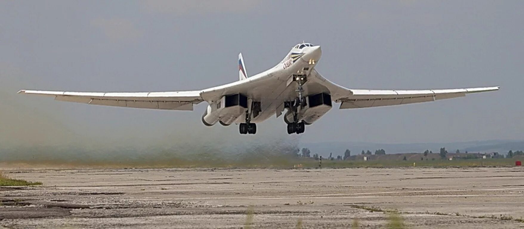 Сколько ту 160. Ту-160 белый лебедь. бомбардировщик ту-160м белый лебедь. лебедь самолет ту 160. ту-160 сверхзвуковой самолёт.