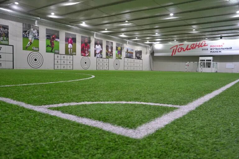 Алтай тент. Футбольный манеж поляна волгоградский проспект. Футбольный манеж спутник калуга. Футбольное поле. Манеж авиамоторной campus.