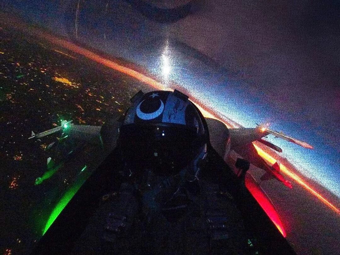 Night take. F-16 ночью. f-16 in night. turkish f-16 at night.