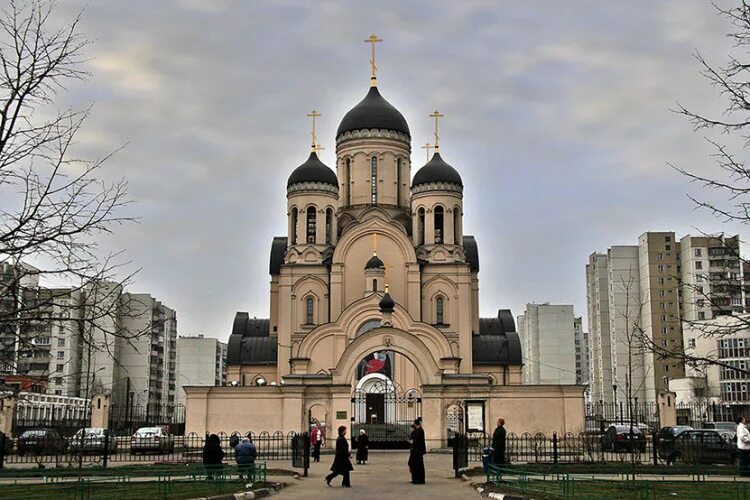 Марино в москве. Храм у метро Марьино. Храм Утоли моя печали в Марьино. Храм у метро Марьино Утоли Мои печали. Храмы в Марьино Москва.