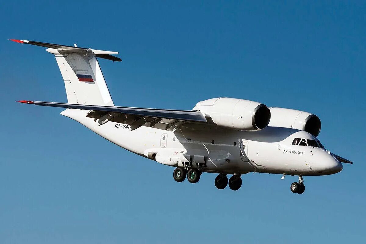 Ближнемагистральный транспортный самолет Ан-74. - Российская авиация