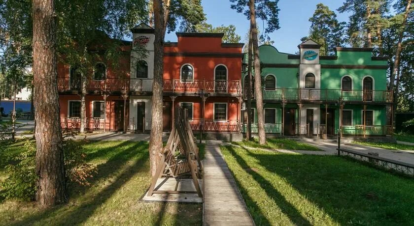 Ранчо нижний новгород. Ранчо загородный клуб нижегородская область. Ранчо 636 дзержинск мельница. Ранчо загородный отель в дзержинске. Отель ранчо дзержинск.