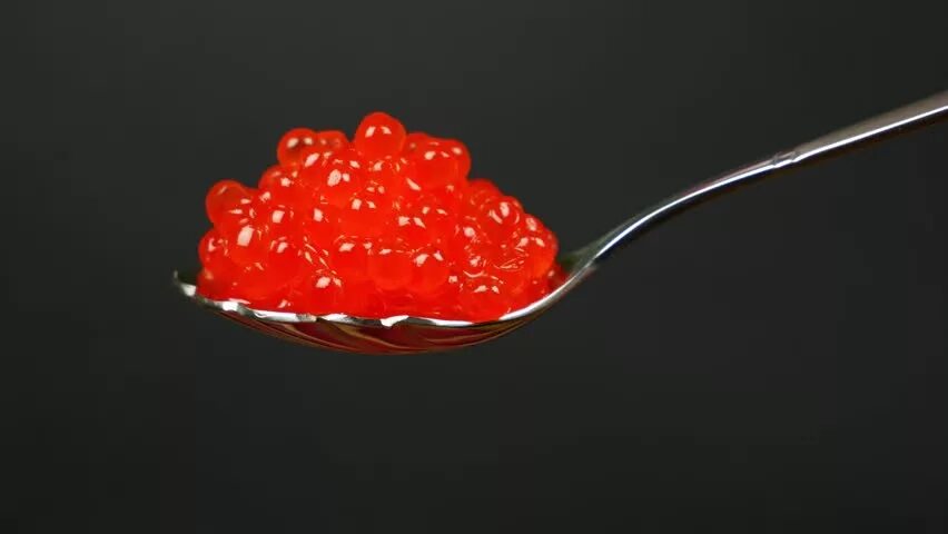 Caviar икра красная. Икра. Вареное яйцо с красной икрой. Оформление подарка с красной икрой. Икра красная для диабетиков 2 типа.