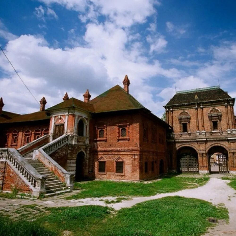 Подворье пролетарская крутицкое. Крутицкое подворье 2023. Крутицкое подворье достопримечательности. Крутицкое подворье в москве фото ночью. Пролетарка крутицкое подворье.