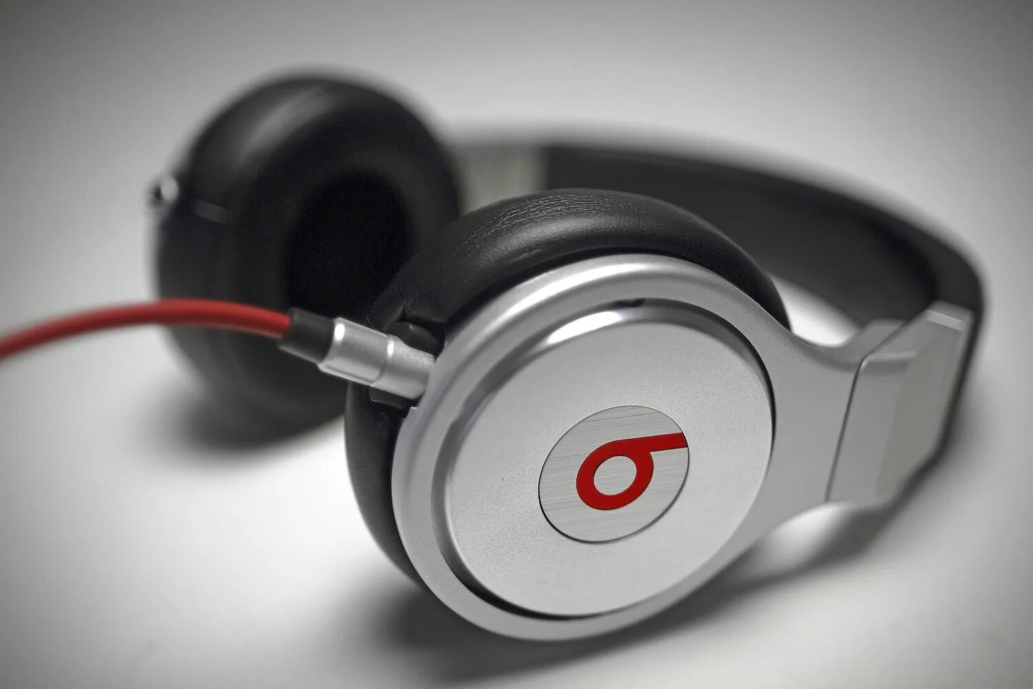 Beats ai. Наушники битс про Beats Pro. Наушники Dr Dre Beats Pro. Beats Audio наушники a227469. Битс бай доктор Дре.