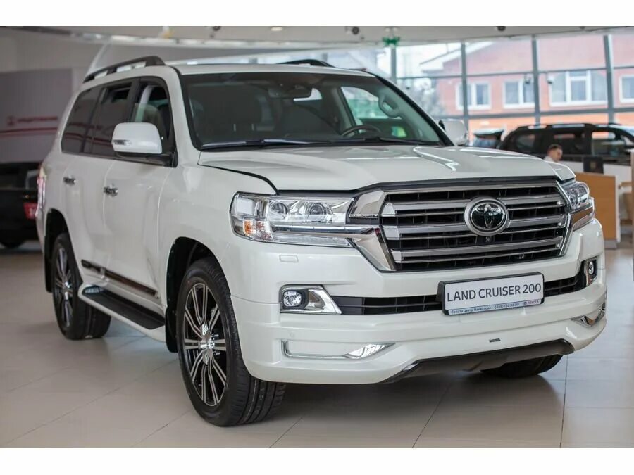 Купить круизер 200. Новый Toyota Land Cruiser 200. Тойота ленд Крузер 200 2022. Toyota Land Cruiser 200 5.7. Такта лент Крузер 200 2022.