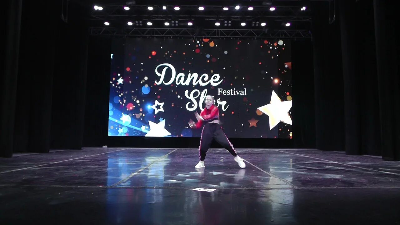 Звезды галактики танцевальный коллектив новосибирск. Star dance танец. Звезда танцует. Стар дэнс кэмп анапа. Танцевальный коллектив хамелеон курск.