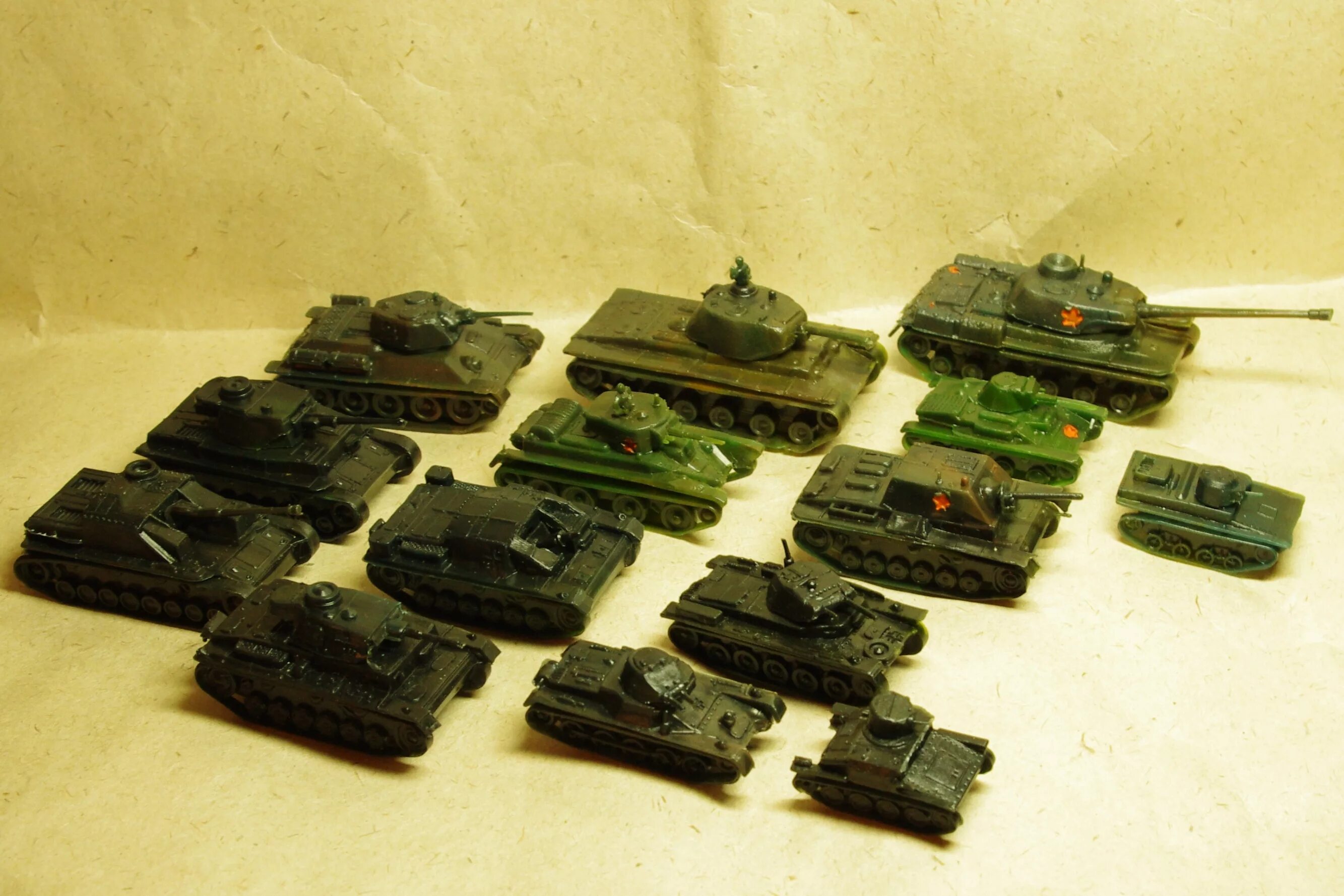 Военная техника тульского патронного завода тпз. Металлические игрушки ссср военная техника. Советский набор военной техники. Набор металлических литых игрушек серии «военная техника», ссср, 1984 г. Игрушка танк ссср.