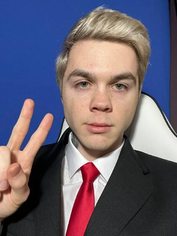 Артем граф 2022. Артём граф револьвер. Артем граф блоггер. Сколько лет артему графу. Артем граф йошкар-ола.