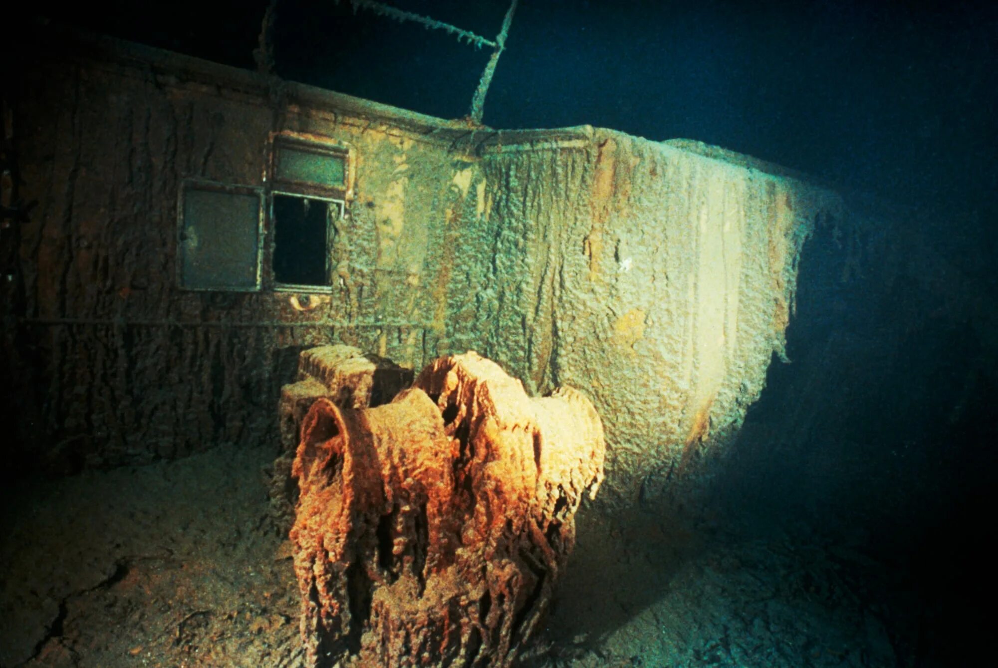 Дом на дне океана. Затонувшие корабли Титаник. Титаник под водой. Титаник на дне. Затонувший Титаник внутри.