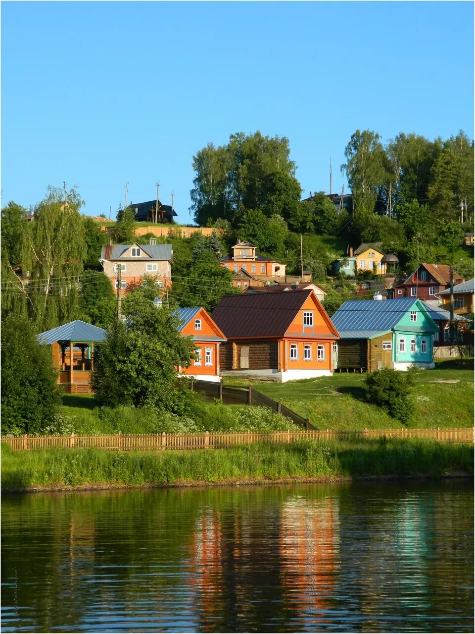 Город Плес Ивановской области. Поселок Плес Ивановская область. Берег Волги Плес. Плёс Ивановская область летом.