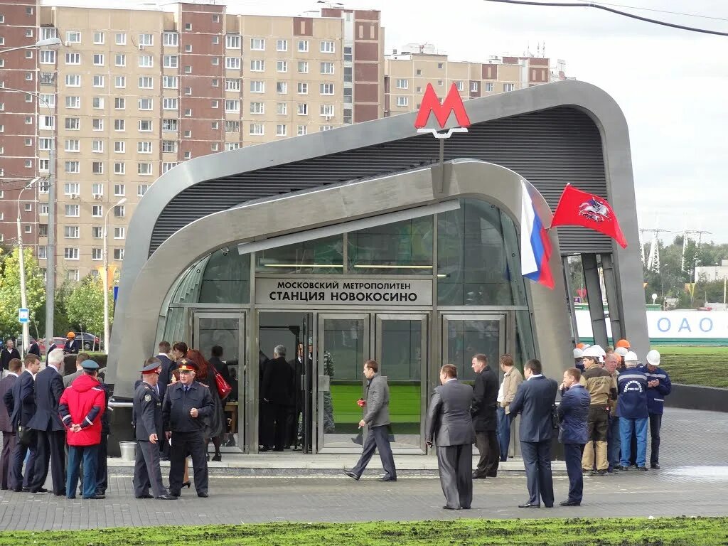 Метро новокосино ул. Новокосино (станция метро). Открытие станции Новокосино. Метро Новокосино снаружи. Метро Новокосино выходы.