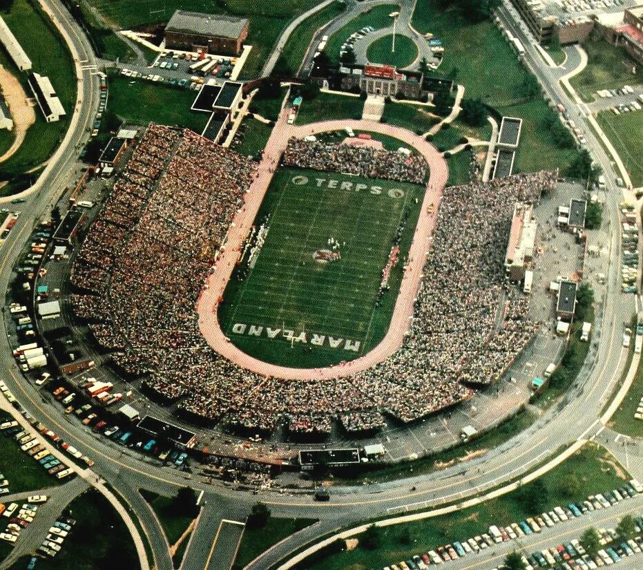 Стадион 7 букв. 1975 Stadium. Стадион девят. Стадион в Бёрдах. Пальметто город университет стадион.