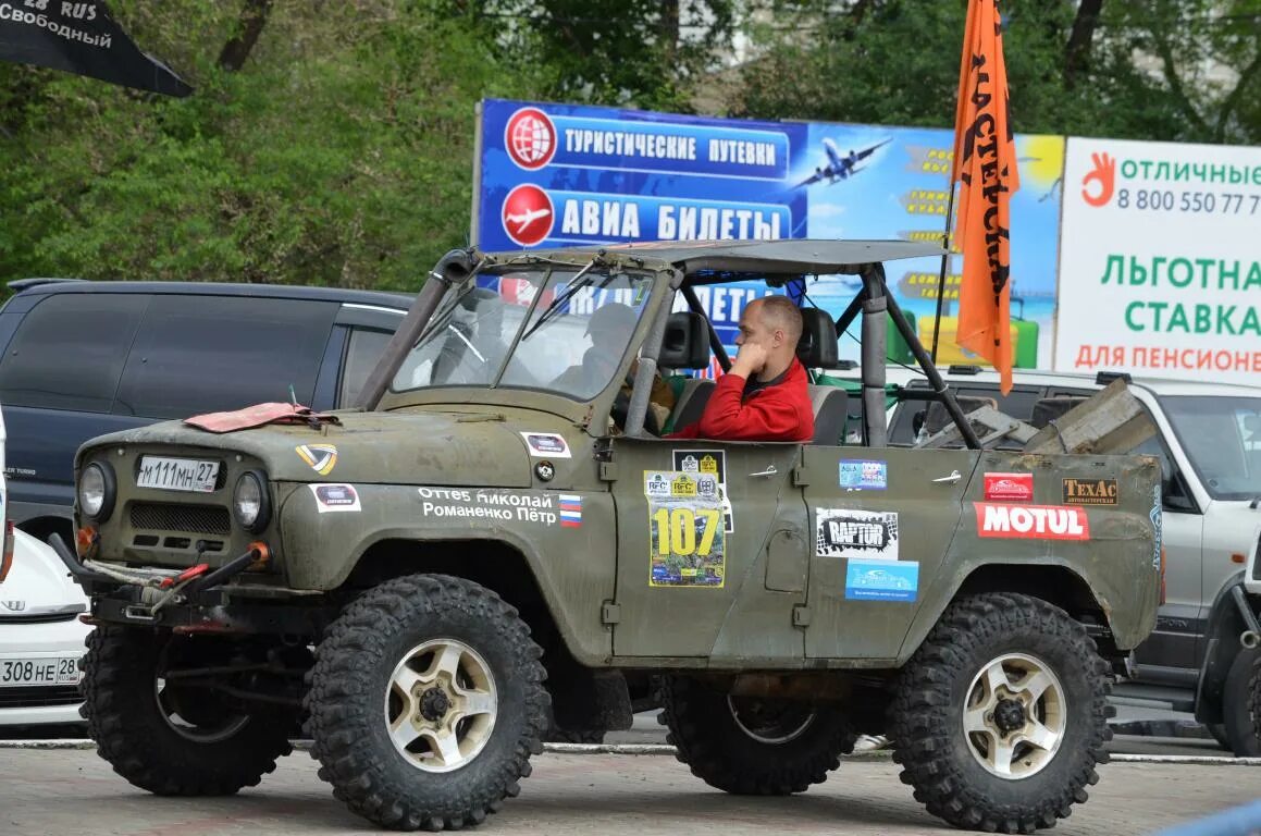 Машины Белогорска. Авторынок Белогорск Амурская область. Авторынок Белогорск. Джипы на параде 23 г. Дром белогорск амурская область продажа