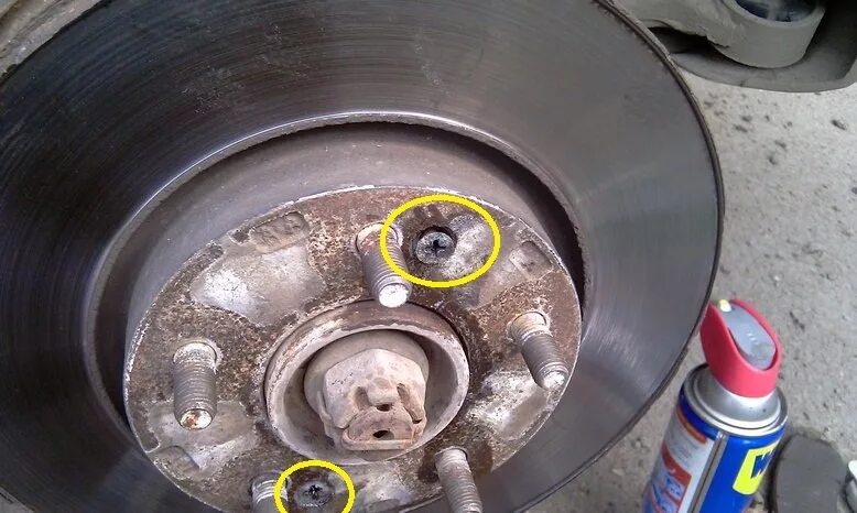 Проставки колесные фф2. Винт для тормозного диска шевроле круз 1. Керамика дисков авто. Болт крепления тормозного диска к ступице ваз. Kia rio 3 болт крепления колеса.