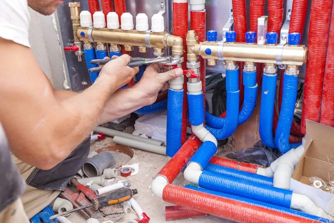 Сантехника и отопление. Монтаж отопления и водоснабжения. Мастер отопления уфа. Монтаж отопления. Монтажник отопления.