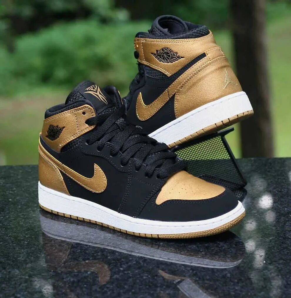 Nike Air Jordan 1 Black Gold. Nike Jordan 1 Retro Gold. Nike Air Jordan 1 High Gold. Nike Air Jordan Gold Black.