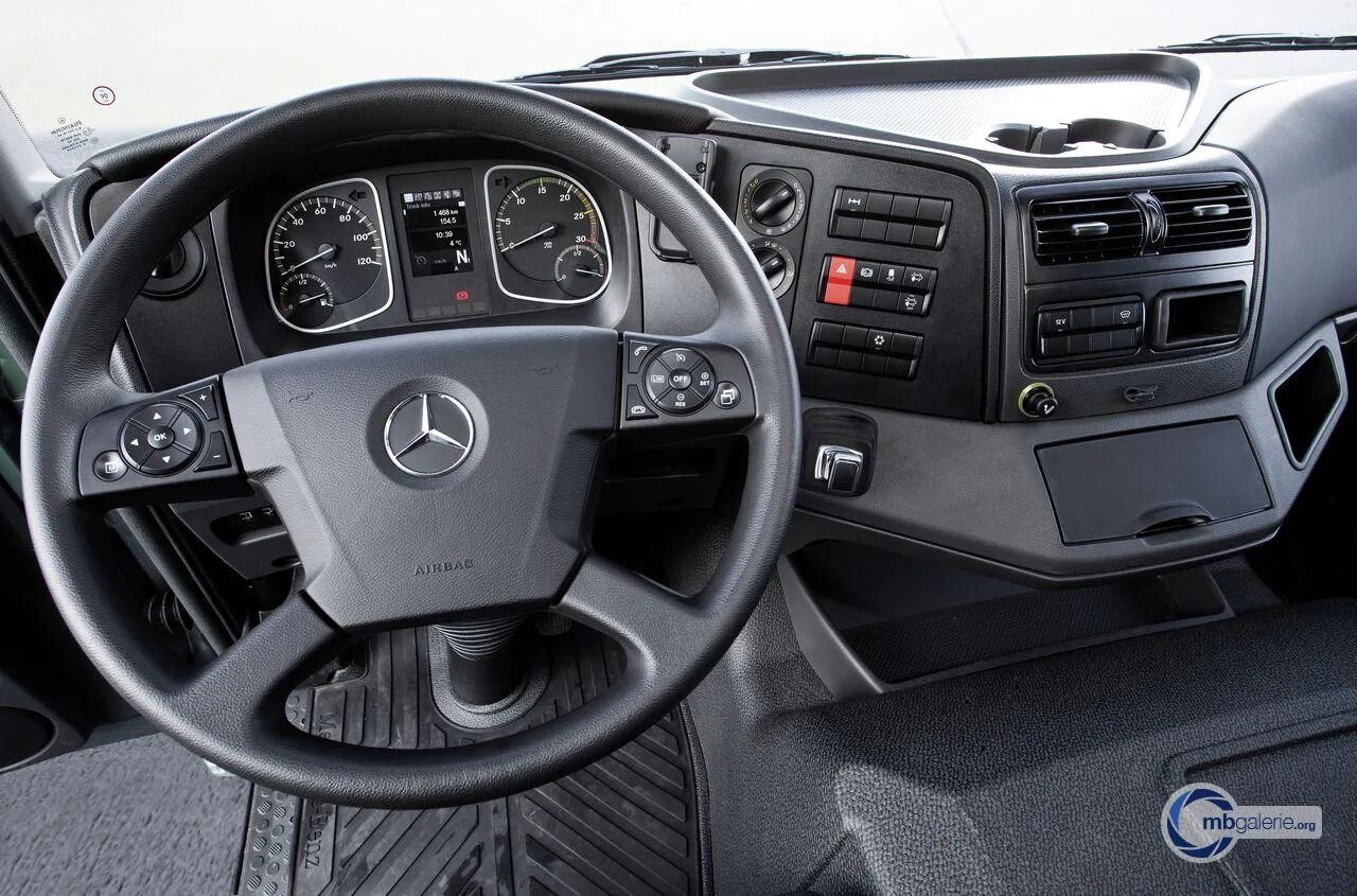 Управление мерседес атего. Mercedes-benz- atego-815 салон. мерседес атего салон. мерседес атего 815 салон. mercedes benz atego 2025.