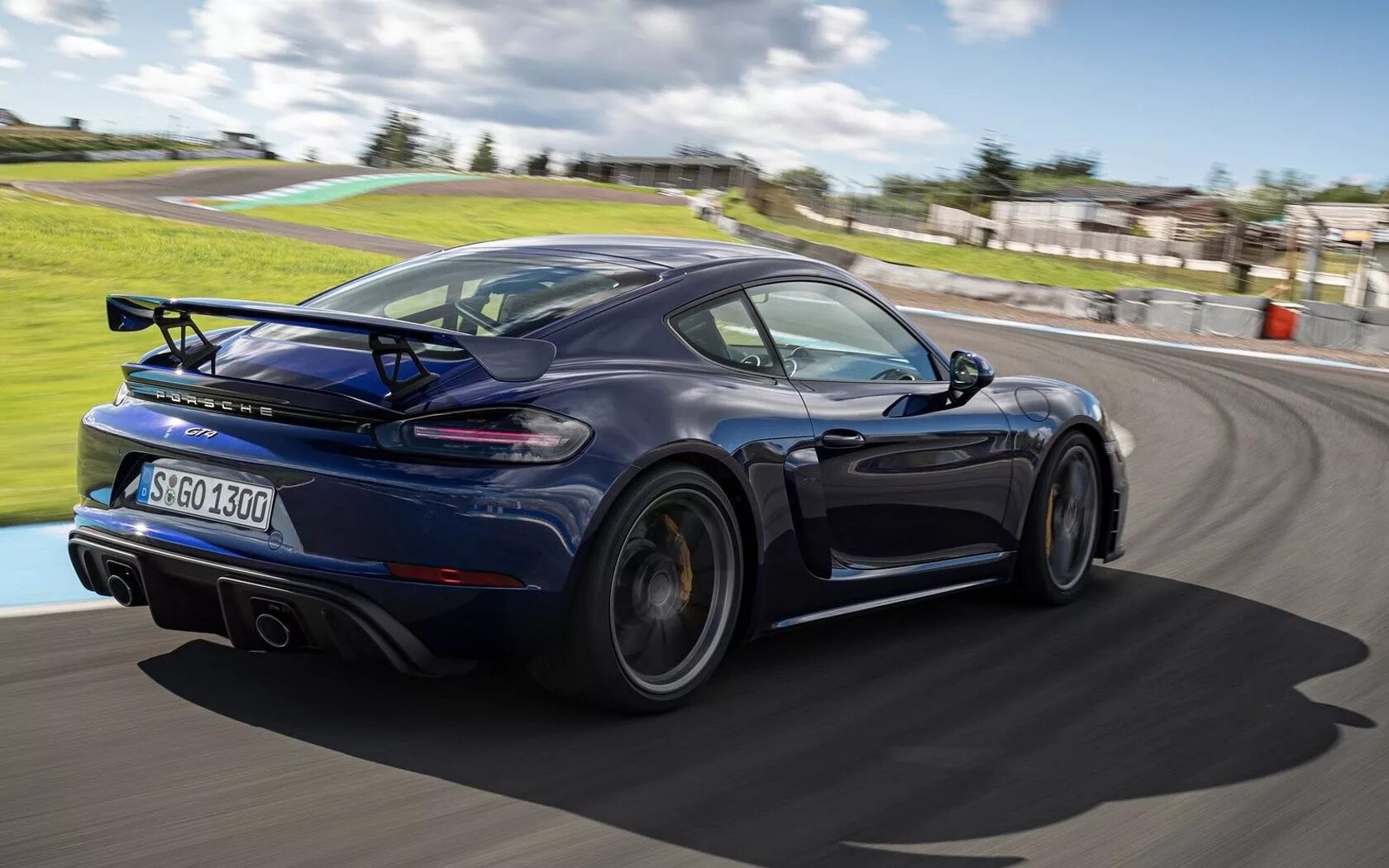 Gt 4 функции. 718 Cayman gt4. Порше 718 gt4. Порше Кайман гт4. Порше Кайман гт4 718.