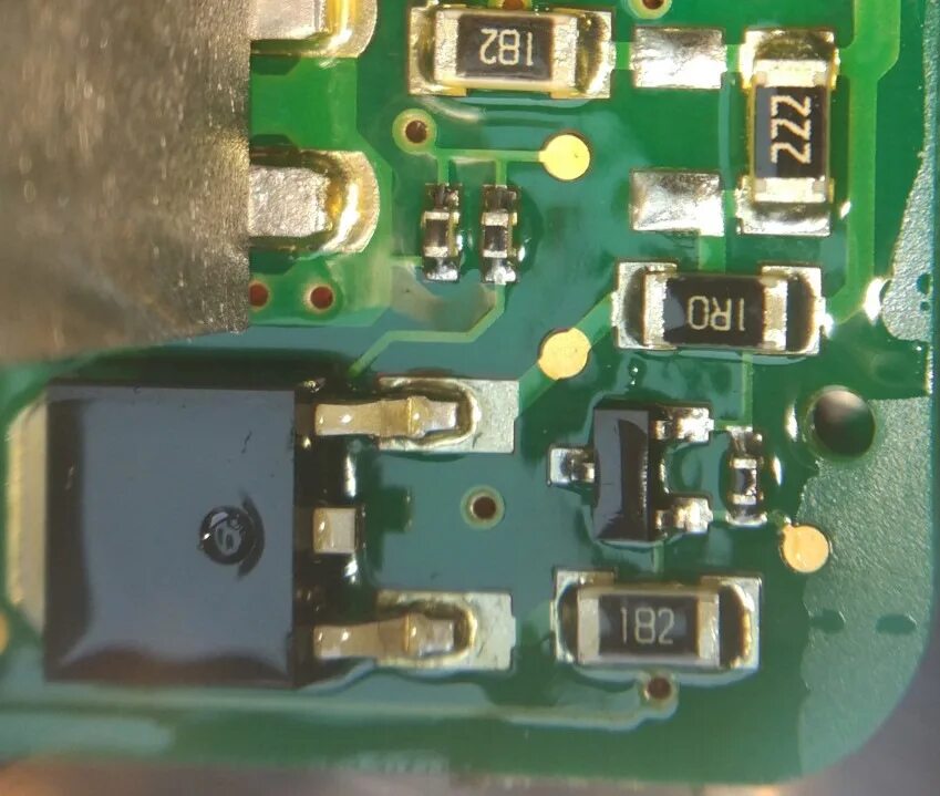 Сгорело сопротивление. Сгоревший резистор j11. Номиналы резисторов на плате GSM 0300143. R39 резистор Горелый. Сгоревший резистор на плате.