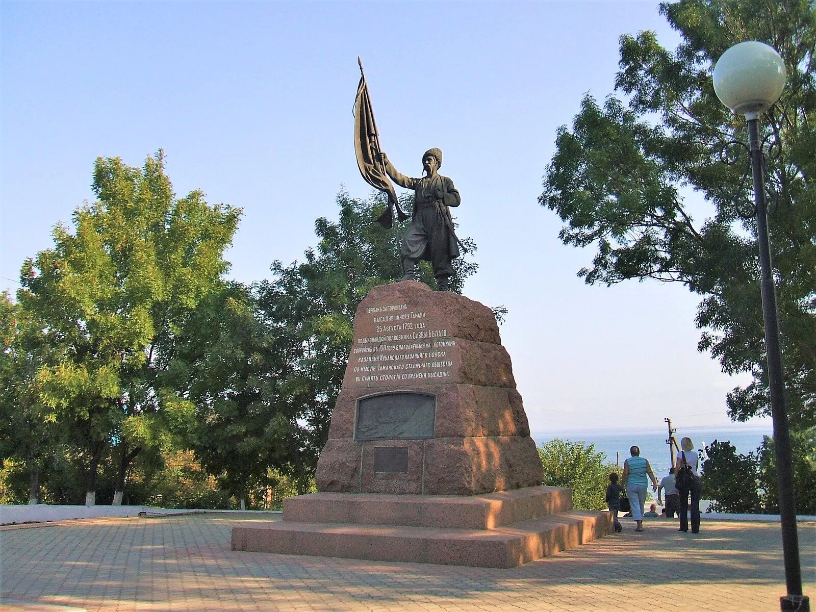 Памятник казакам в Тамани. Памятник Головатому в Тамани. Памятник казакам запорожцам в Тамани. Памятник Антону Головатому в Тамани. Памятники тамани