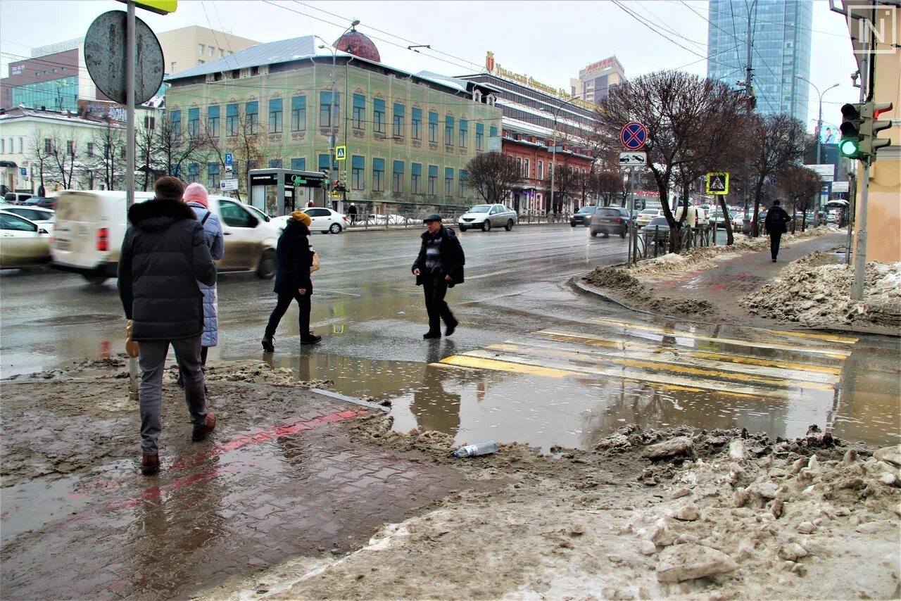 Екатеринбург грязный город. Грязь Весенняя в Екатеринбурге. Грязный снег в городе. Снег и грязь в городе. В екатеринбурге потеплеет