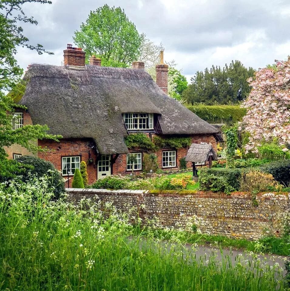 Дом в ирландии. Сельский дом ирландия. Деревня stoneleigh англия. Каменные домики ирландии. Уютный коттедж в ирландии.
