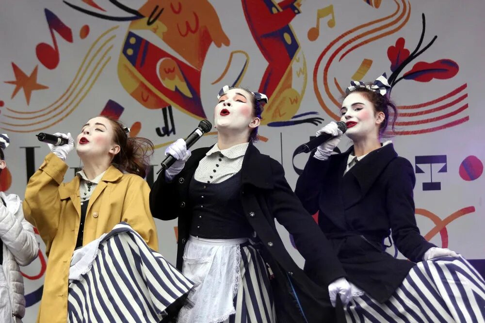 Ольга позднякова spokane girls. Спокан герлз. Ирина костюкова клин фотограф. Spoken girls группа. Спокан герлз.