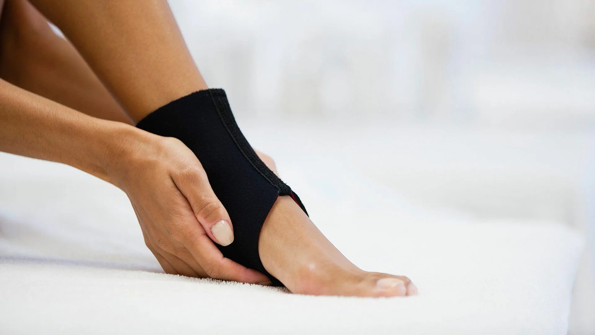 боль в голеностопном суставе без травмы. травма голеностопного сустава растяжение связок. неполный разрыв связок голеностопного сустава. боль в голеностопном суставе без травмы. дисторсия связок голеностопного.