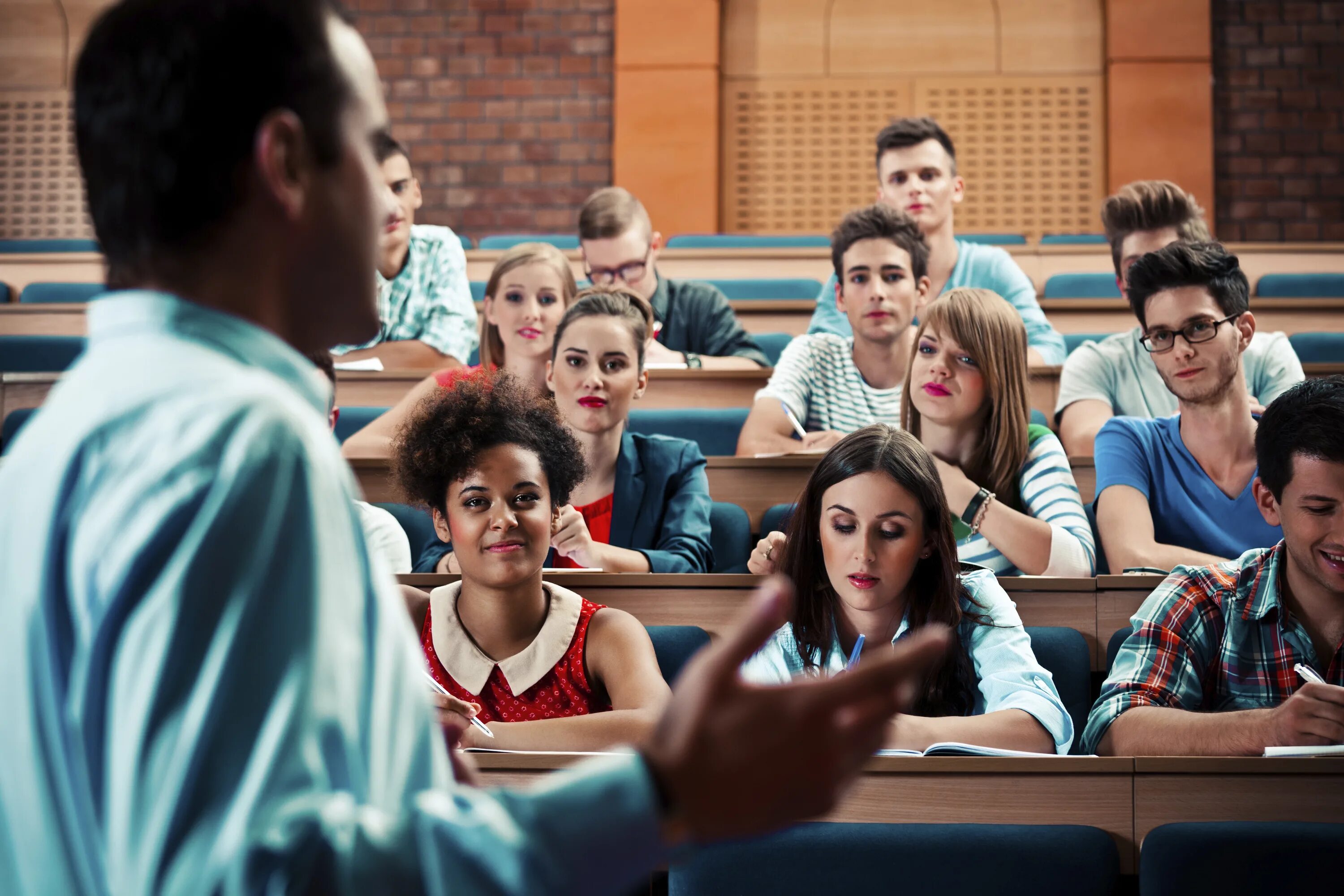 Student speech. Американские студенты. Университет студенты. Студенты в аудитории. Студенты за границей.