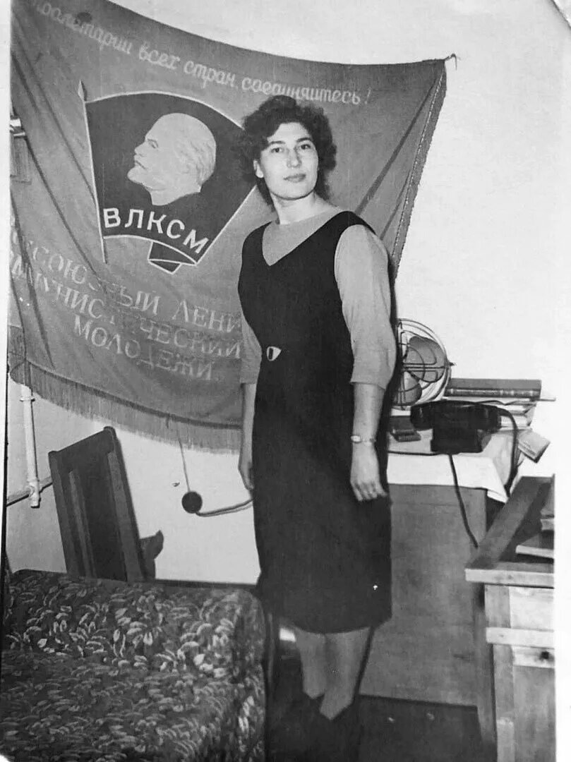 Красавица спортсменка комсомолка. Портрет советской женщины. Женщины комсомолки. Иван куликов физкультурница. Советская женщина в красном платке.