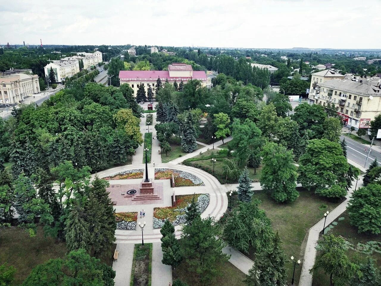 Макеевка донецкой обл. Макеевка центр города. Город макеевка. Покажи макеевку. Макеевка город холодная балка стадион.