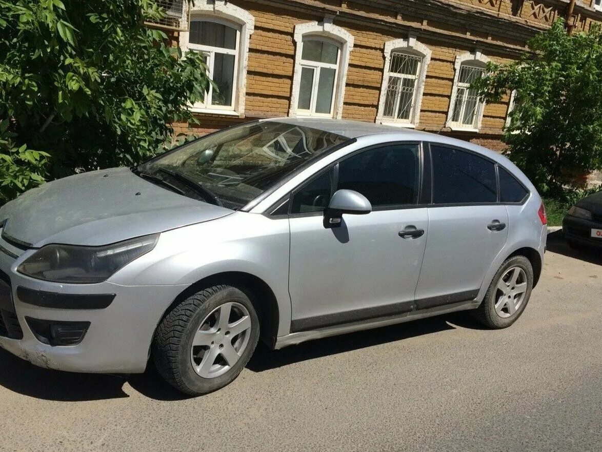 Ситроен 2009. Citroen c4 1 Рестайлинг. Citroen c4 2010 года серебристый. Ситроен 2009 год хэтчбек.