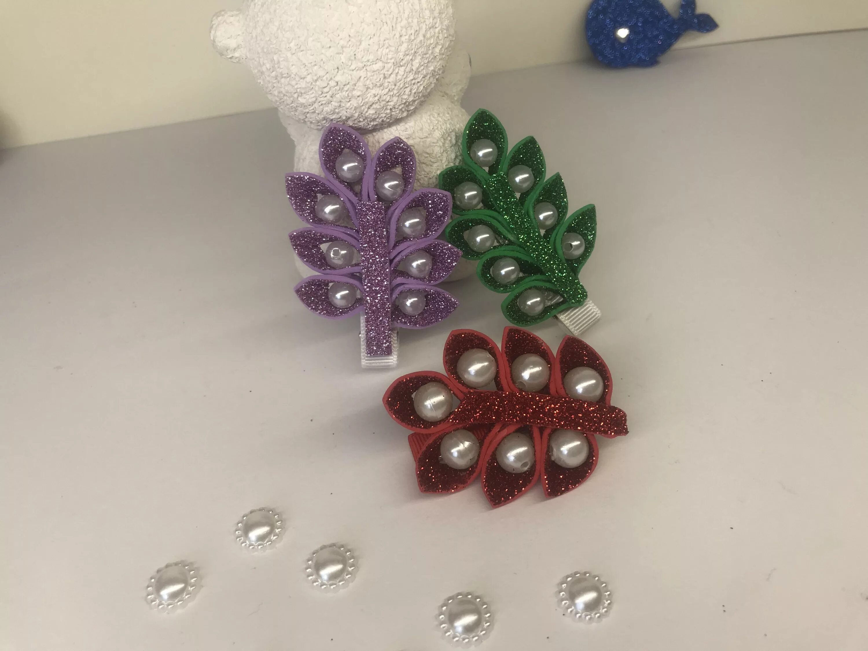 ёлочные игрушки шишка из фоамирана глиттерного. новогодние заколки из фоамирана. ёлочные игрушки из фоамирана глиттерного. новогодние украшения из глитерного фоамирана. новогодние поделки из фоамирана.