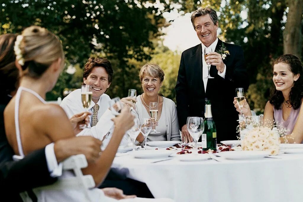 Делает предложение. Парень говорит о свадьбе. Невеста в загсе. Жених и шафер. Креативные факты о женихе и невесте.